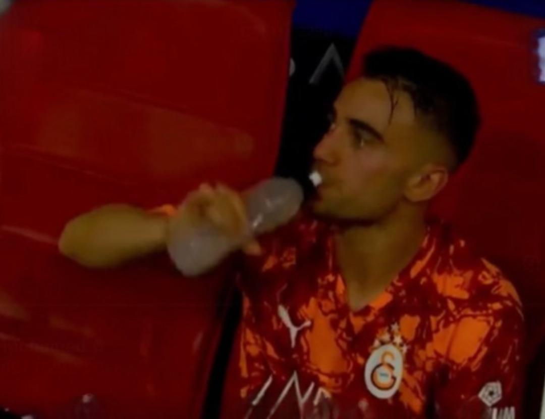 Maçın bile önüne geçti! Osimhen ile Yunus Akgün tartıştı, yayıncı kuruluşun ekrana getirdiği görüntü olay oldu 3