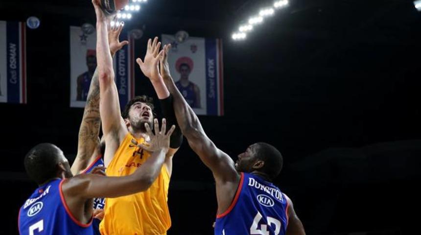 Anadolu Efes 72 - 68 Barcelona Lassa