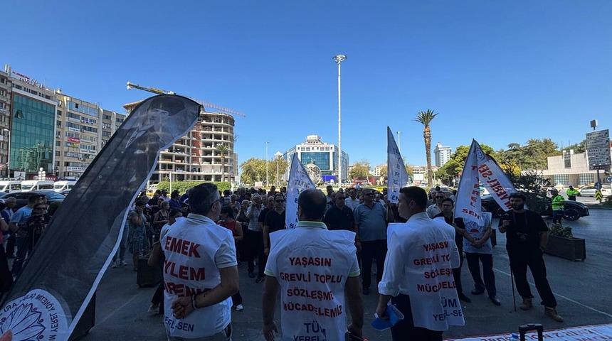 Konak Belediyesi’nde memurlardan 1 günlük iş bırakma eylemi