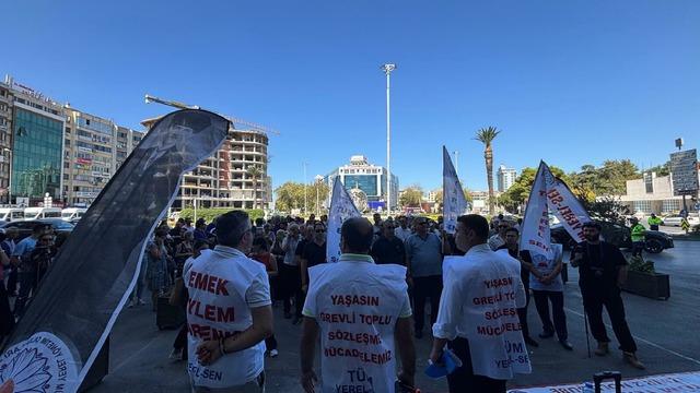 Konak Belediyesi’nde memurlardan 1 günlük iş bırakma eylemi