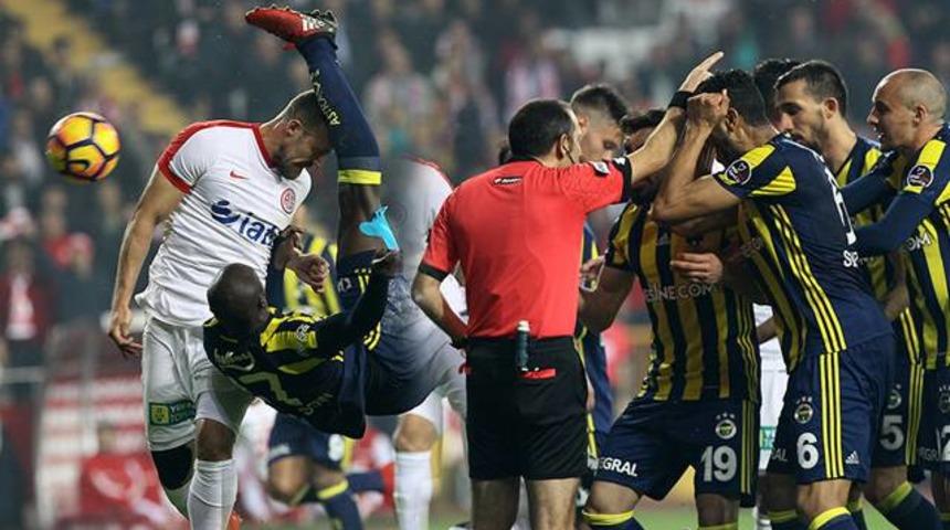 C&uuml;neyt &Ccedil;akır&rsquo;dan Fenerbah&ccedil;elileri &ccedil;ıldırtan karar!