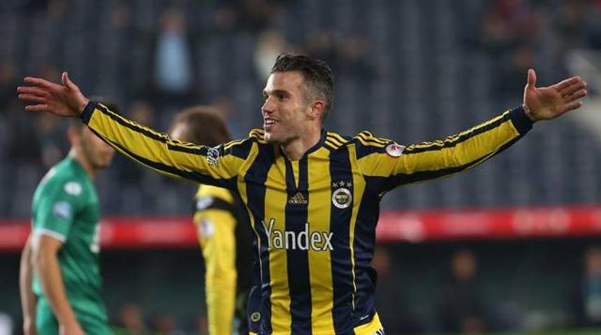 PSG, g&ouml;z&uuml;n&uuml; Robin van Persie'ye dikti