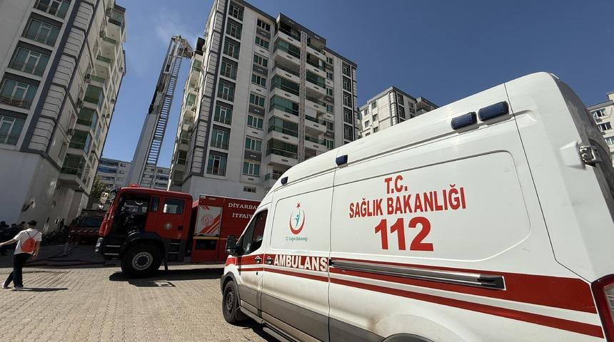 Diyarbakır’daki yangın söndürüldü, 3 itfaiye eri dumandan etkilendi
