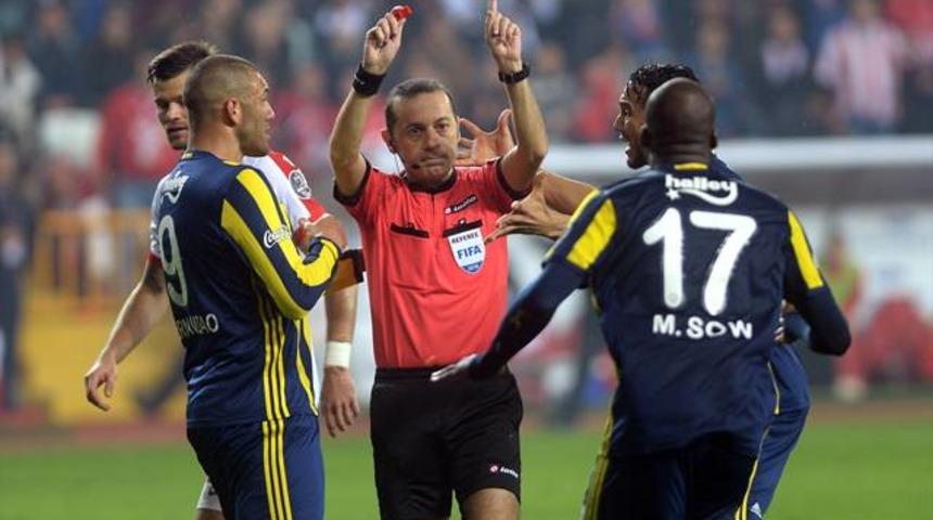 Fenerbah&ccedil;e'de C&uuml;neyt &Ccedil;akır isyanı