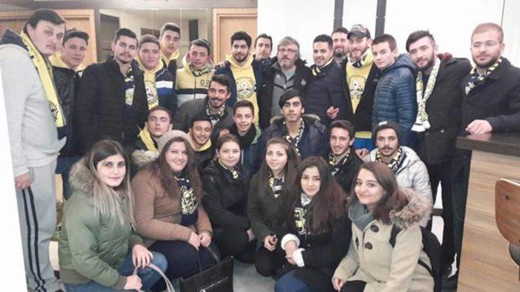 Fenerbahçeli taraftarlardan Osmanlıspor’a sürpriz ziyaret