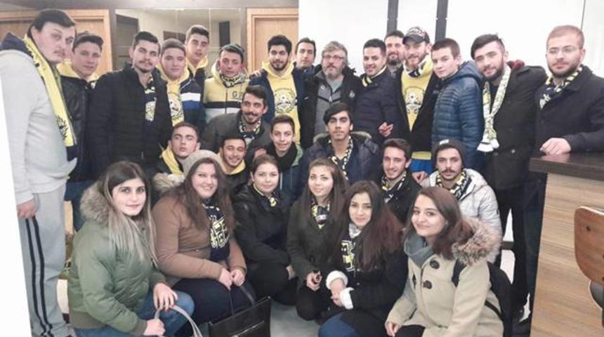 Fenerbah&ccedil;eli taraftarlardan Osmanlıspor&rsquo;a s&uuml;rpriz ziyaret