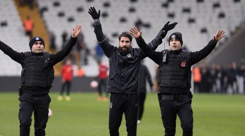 Çevik kuvvet Vodafone Arena’da üçlü çektirdi