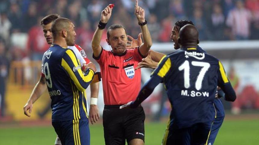 C&uuml;neyt &Ccedil;akır&rsquo;a ge&ccedil;er not