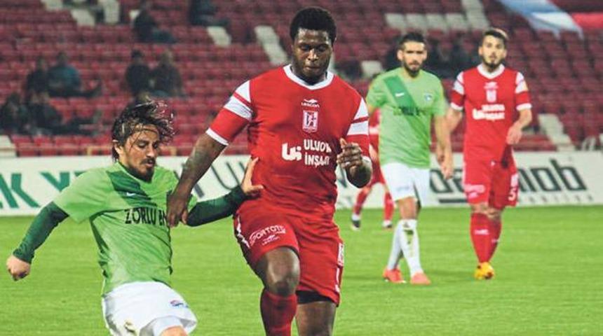 G&eacute;nero Zeefuik Balıkesirspor'un kupalarını aldı, y&ouml;netimi tehdit etti
