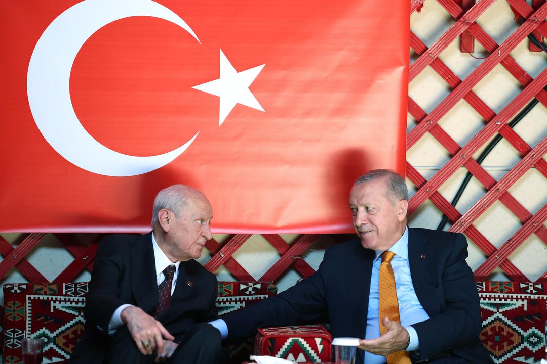 Ahlat ta dikkat çeken görüntü! Önce Bahçeli Erdoğan ı karşıladı ardından iki lider Devlet Bey Konağı nda bir araya geldi 4