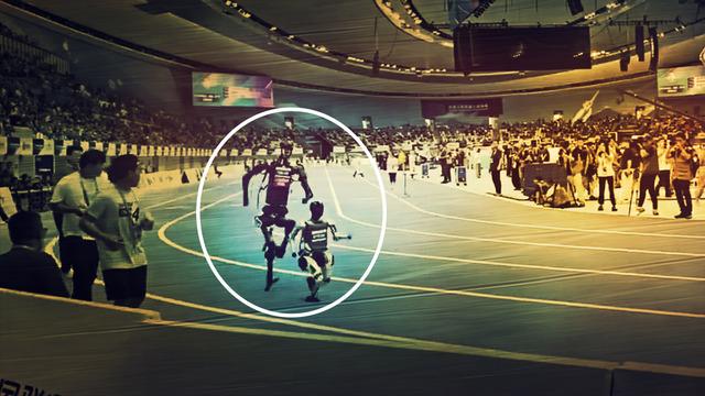 'Baygınlık geçiren' robot sosyal medyada gündem oldu: Garantisi devam ediyordur inşallah