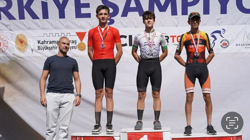 &Ccedil;ınar Serdaroğlu Uluslararası Yarışta Zirveye &Ccedil;ıktı