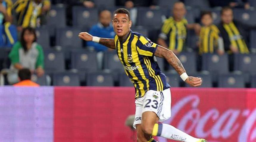 Fenerbah&ccedil;e'de Van der Wiel başa bela oldu!