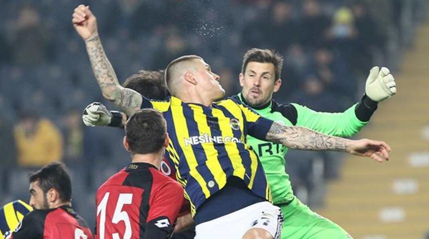 Fenerbah&ccedil;e&rsquo;de Martin Skrtel Trabzonspor ma&ccedil;ına cezalı