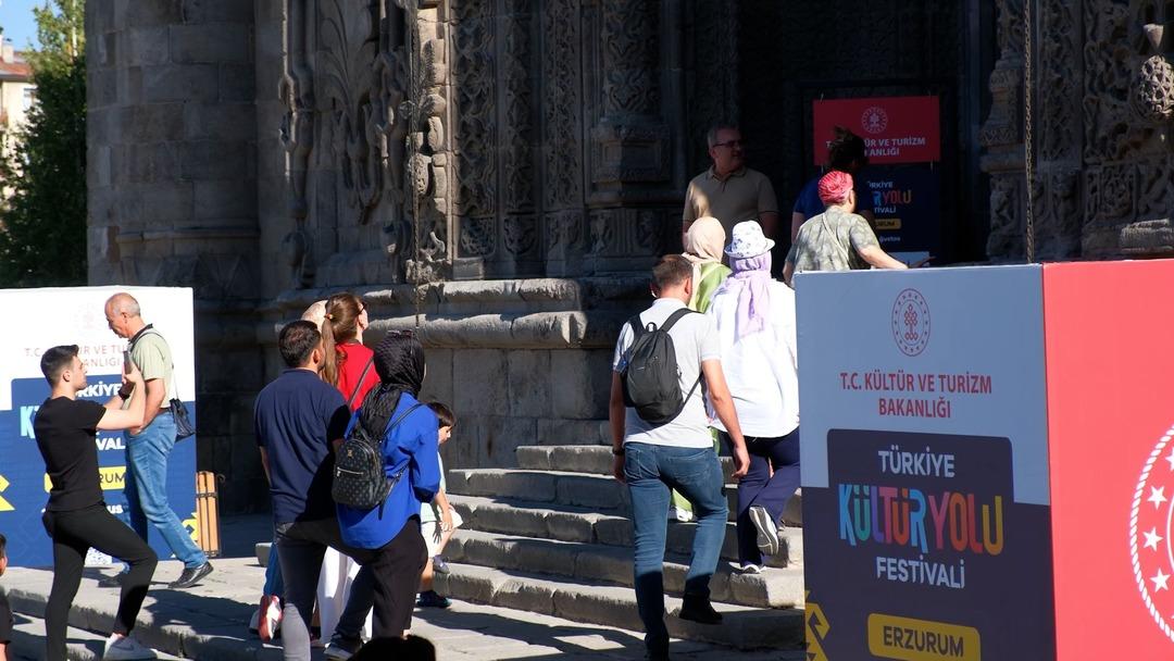 Erzurum’da kültür rüzgarı... Kültür Yolu Festivali: Cağ Kebabı satış rekoru kırdı! 2