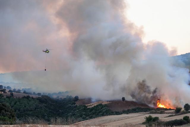 Balıkesir in Susurluk ilçesinde çıkan orman yangınına müdahale ediliyor 17