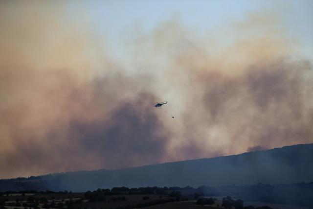 Balıkesir in Susurluk ilçesinde çıkan orman yangınına müdahale ediliyor 13