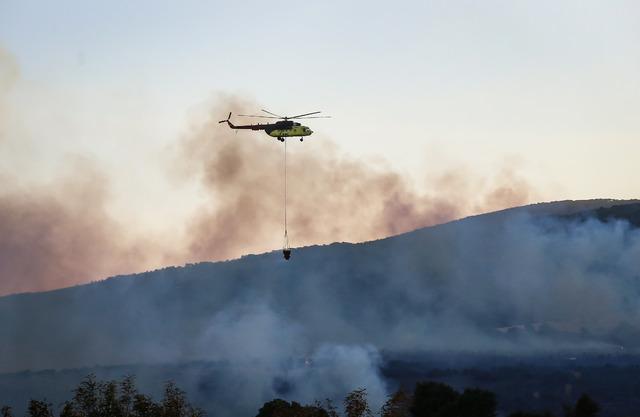 Balıkesir in Susurluk ilçesinde çıkan orman yangınına müdahale ediliyor 5