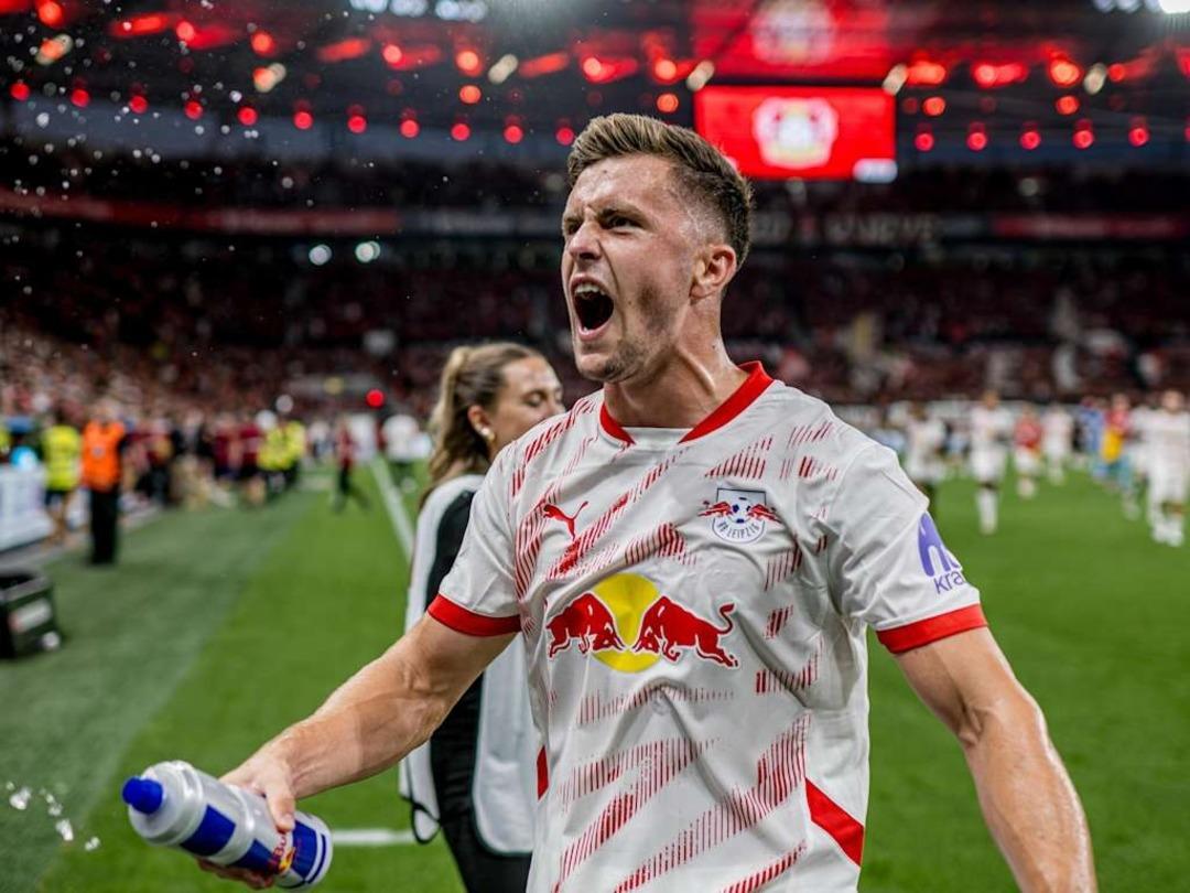 Fenerbahçe de Devin Özek Baumgartner için nabız yoklamaya gidiyor! Yıldız isim ile bu hafta bir görüşme planlanıyor... 1