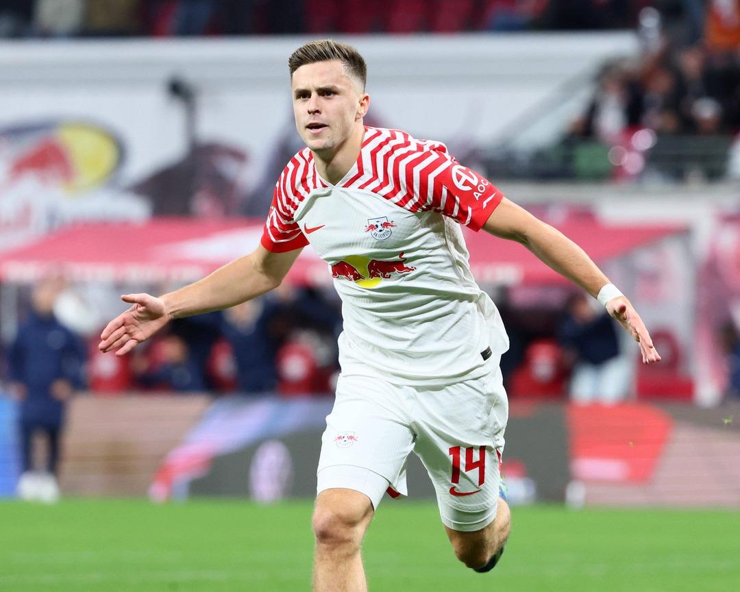 Fenerbahçe de Devin Özek Baumgartner için nabız yoklamaya gidiyor! Yıldız isim ile bu hafta bir görüşme planlanıyor... 2