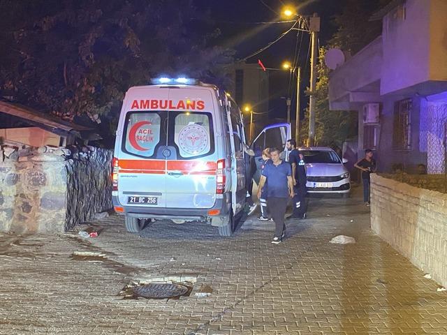 Diyarbakır da bir apartmanda çıkan yangında 4 kişi yaralandı 3