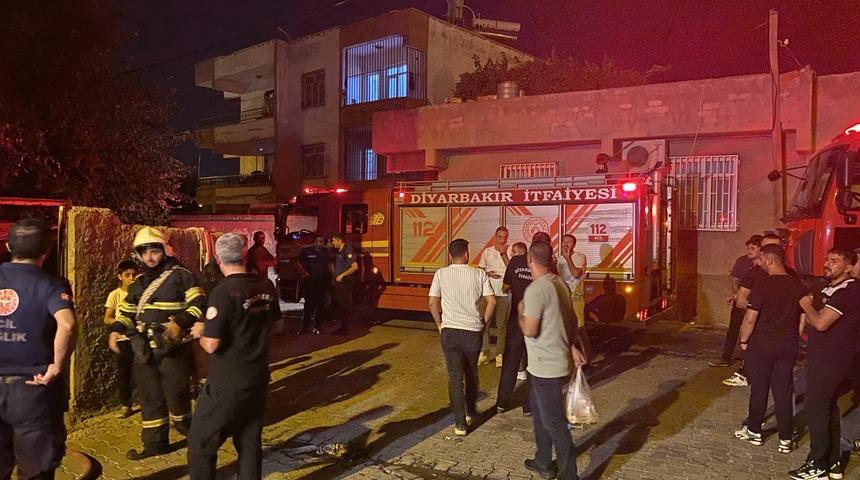 Diyarbakır'da bir apartmanda çıkan yangında 4 kişi yaralandı