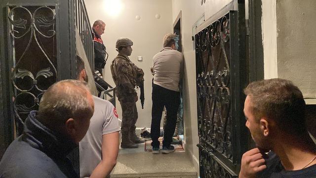 Aile içi kavga sonrası kendisini odaya kilitledi! Polis Özel Harekat timi geldi: Annecim niye polisi arıyorsunuz?