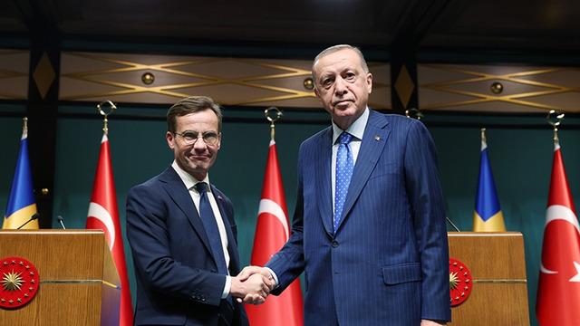 İsveç'te gizli belge skandalı: Türkiye ziyaretinin belgeleri havalimanı tuvaletinde unutuldu… 