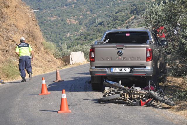 İzmir de pikapla motosikletin çarpıştığı kazada 1 kişi öldü, 1 kişi yaralandı 2