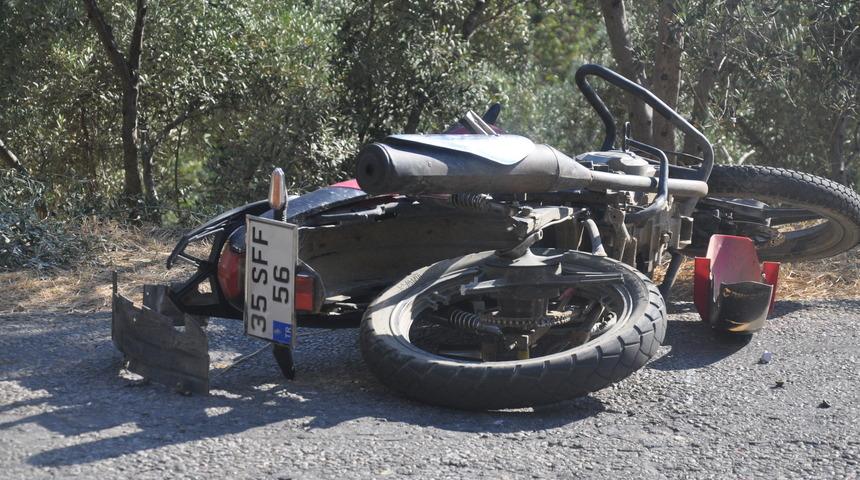 İzmir'de pikapla motosikletin çarpıştığı kazada 1 kişi öldü, 1 kişi yaralandı