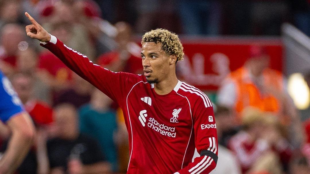 Premier Lig de inanılmaz bir şey yaşandı! Liverpool 10 dakikada geri döndü... Newcastle United ı 16 lık Rio Ngumoha yıktı 1