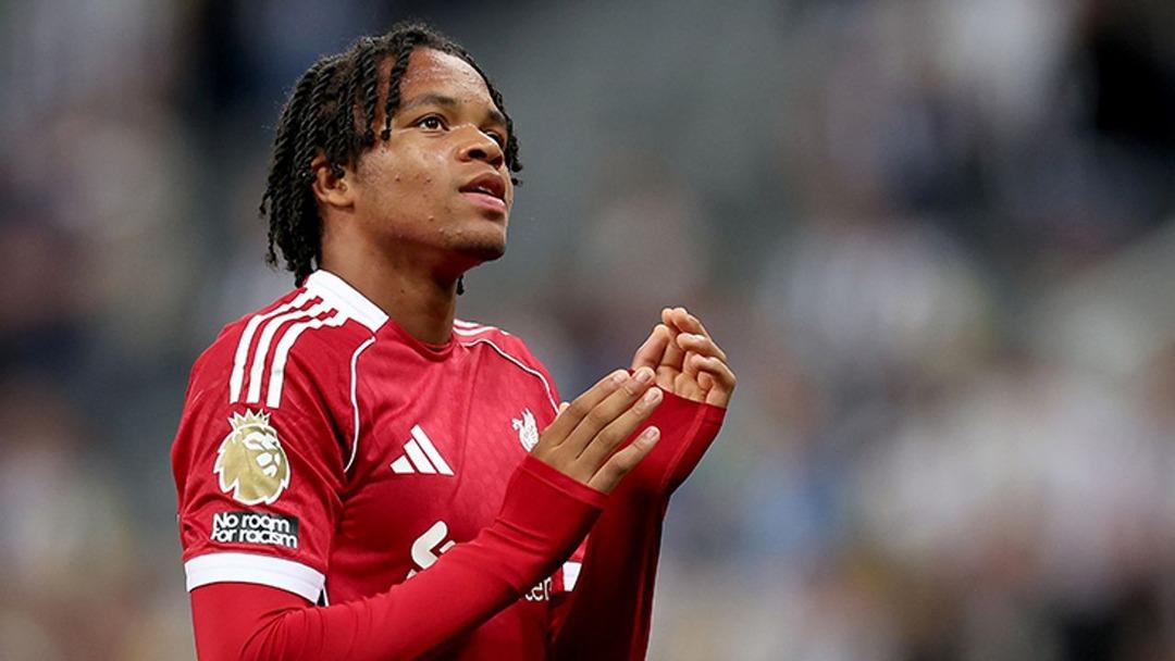 Premier Lig de inanılmaz bir şey yaşandı! Liverpool 10 dakikada geri döndü... Newcastle United ı 16 lık Rio Ngumoha yıktı 2