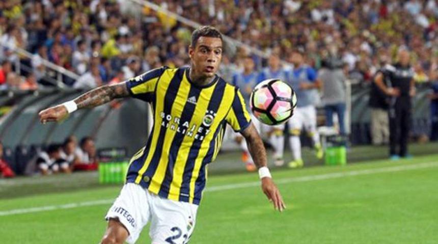 Sporting Lizbon'dan Van der Wiel için şaka gibi teklif