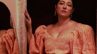 Ünlü şarkıcı Kalben otobüste uğradığı korkunç tacizi anlattı! 'Bacaklarımın arasında bir el...' 