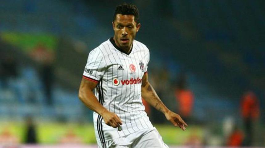 Beşiktaş'ta Adriano şoku! Ayrılmak istiyor