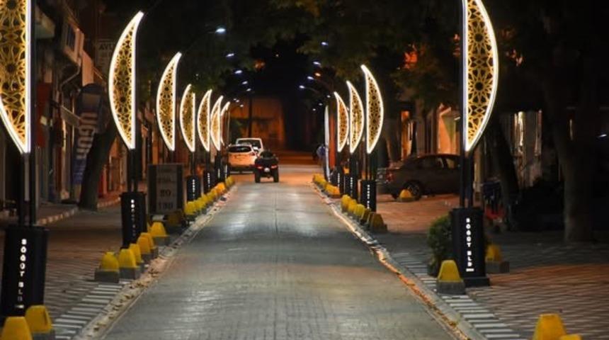 Söğüt’te caddeler ışıl ışıl oldu