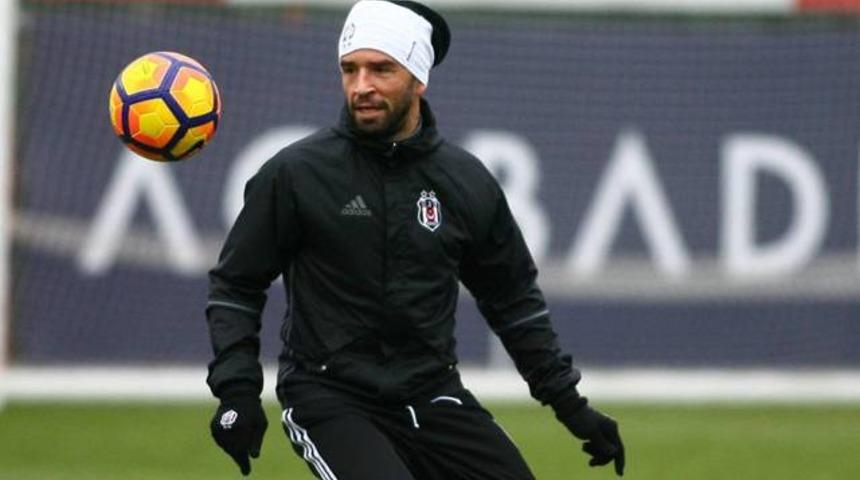 G&ouml;khan G&ouml;n&uuml;l antrenmanı yarıda bıraktı