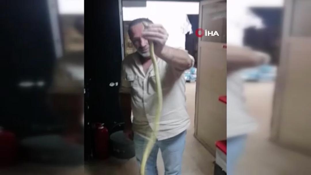 1200xauto Kısa sürede sosyal medyayı salladı! 'Kanka' diye hitap edip boynuna doladı