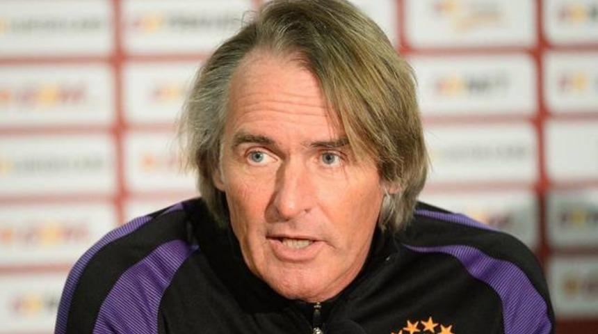 Riekerink a&ccedil;ıkladı! Forvet ve stopere transfer...