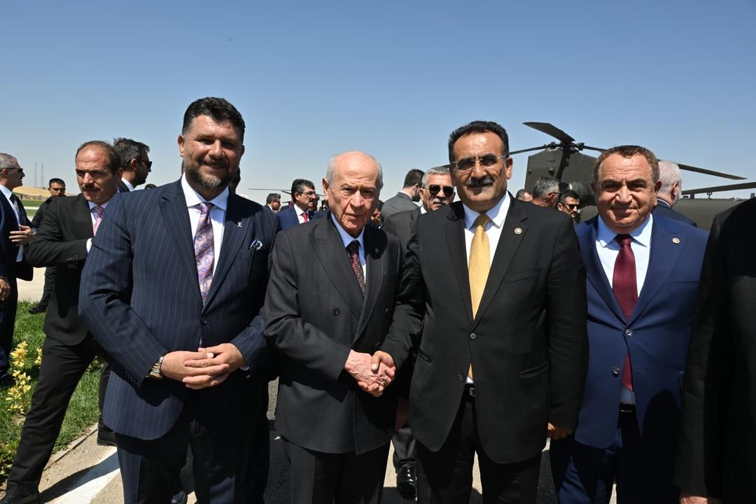 Malazgirt te Bahçeli nin yanındaki isim dikkat çekti! Gündem yaratacak anlar MHP nin hesabından paylaşıldı 1
