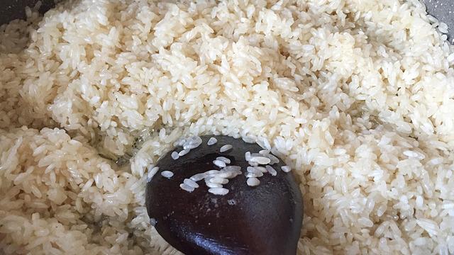 Severek tüketiliyor ama dikkat! Pilavlardaki ölümcül tehlike: Bu şekilde tüketmeyin!