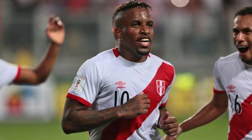 Libero: 'Fenerbahçe Farfan ile ilgileniyor'