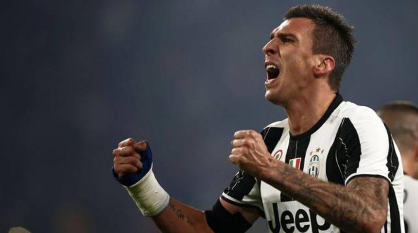 Beşiktaş'ta Mandzukic ısrarı s&uuml;r&uuml;yor