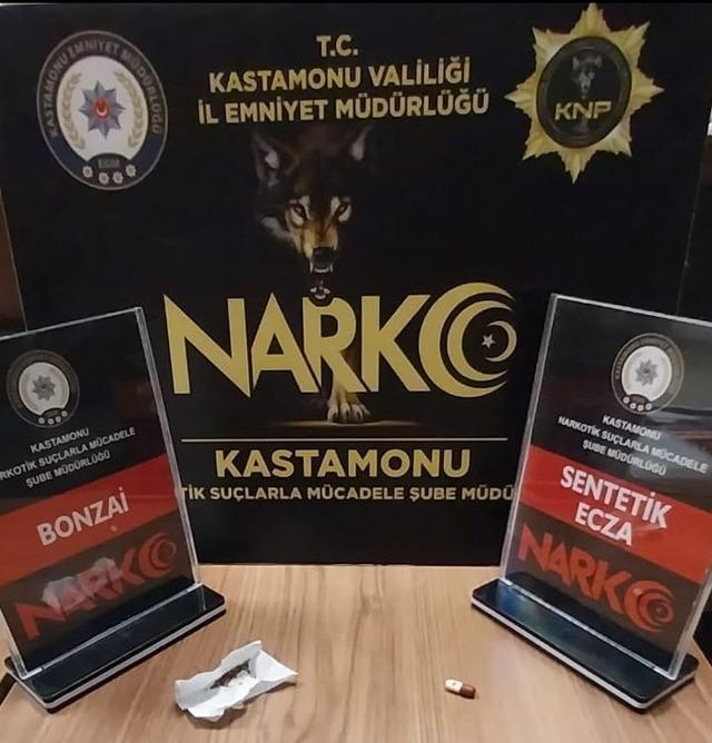 Kastamonu’da uyuşturucuyla yakalanan 2 şüpheli tutuklandı 1