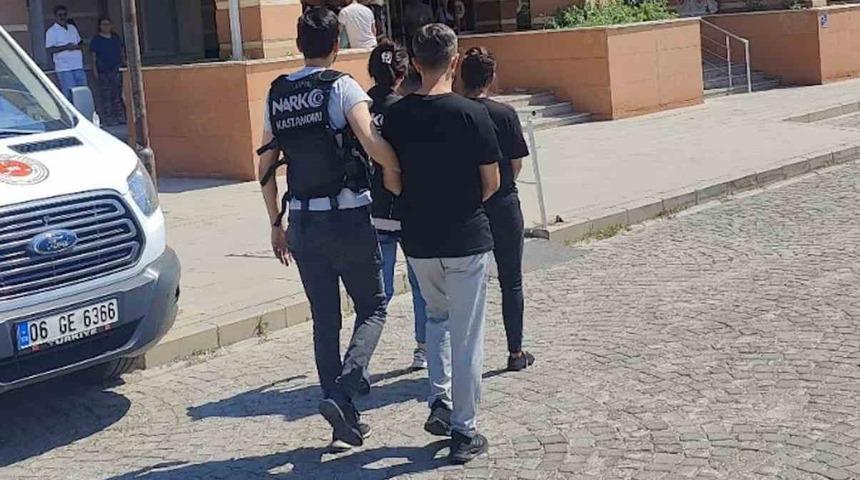 Kastamonu’da uyuşturucuyla yakalanan 2 şüpheli tutuklandı