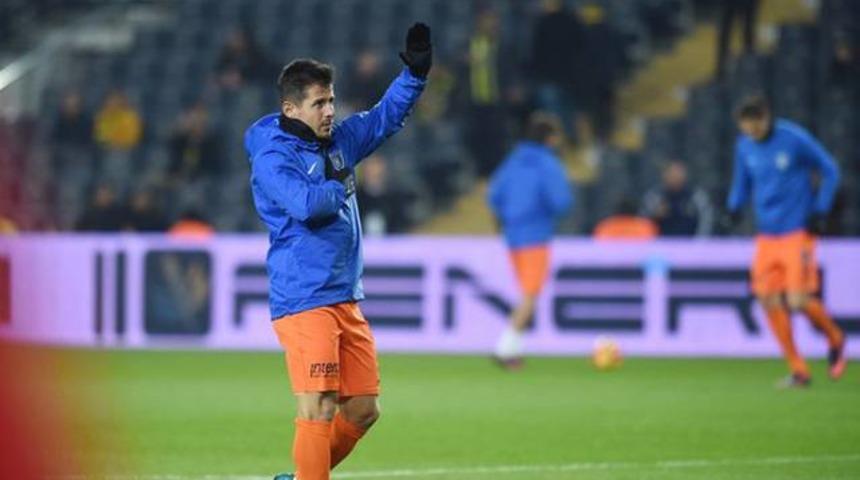 Emre Bel&ouml;zoğlu Kadık&ouml;y'de alkışlarla karşılandı