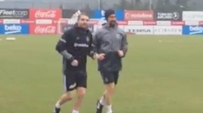 Beşiktaş'a Caner Erkin m&uuml;jdesi! D&ouml;n&uuml;yor...