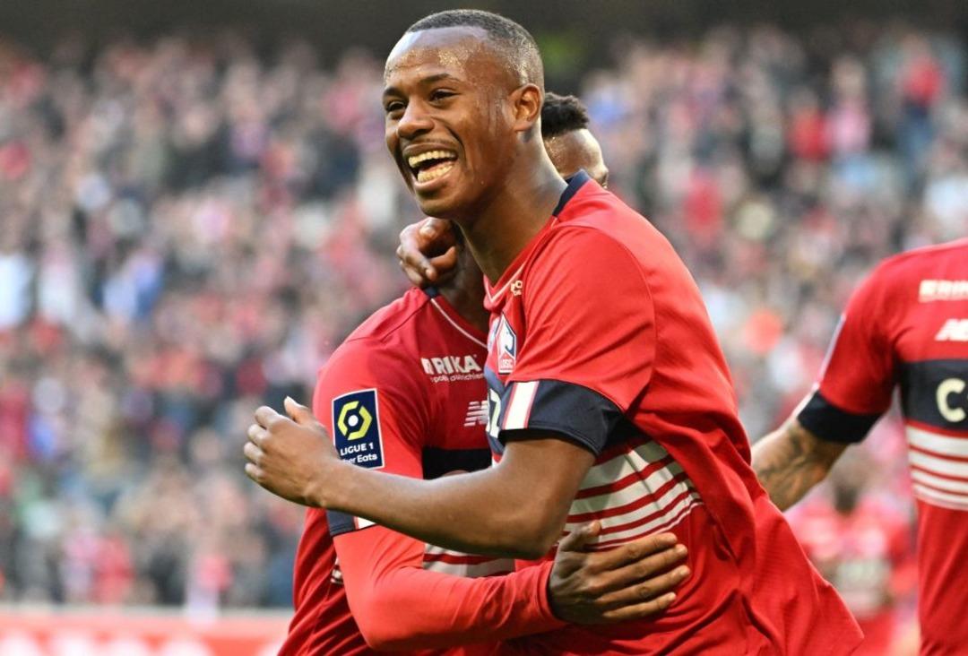 Beşiktaş Lille den yeni transferi Tiago Djalo yu İstanbul a getirdi!  2