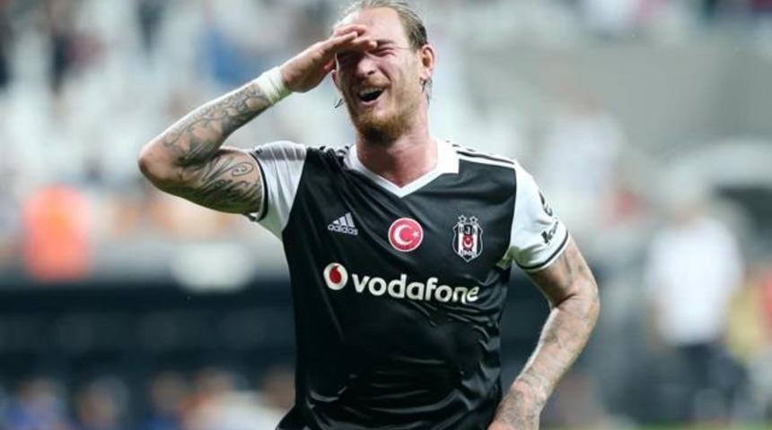 Beşiktaş'ta &Ouml;mer Şişmanoğlu sakatlandı