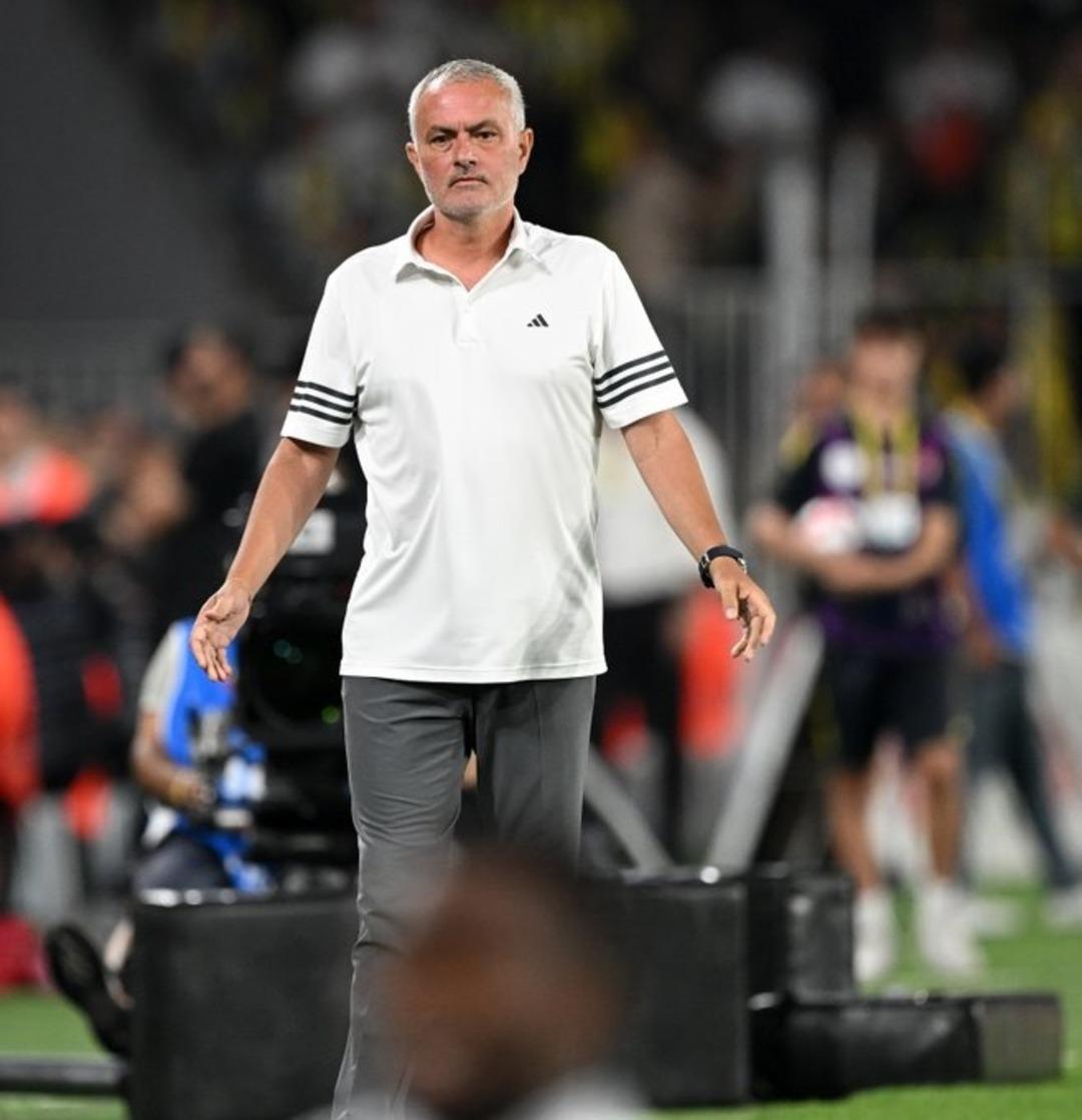 Mourinho dan yönetime sert eleştiri! Kerem Aktürkoğlu transferi üzerinden şoke eden cevap verdi...   Eğer Şampiyonlar Ligi benim kulübüm için hayati öneme sahip olsaydı...   dedi ortalık karıştı 3